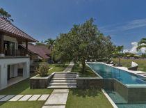 Villa Manis, Pool und Garten